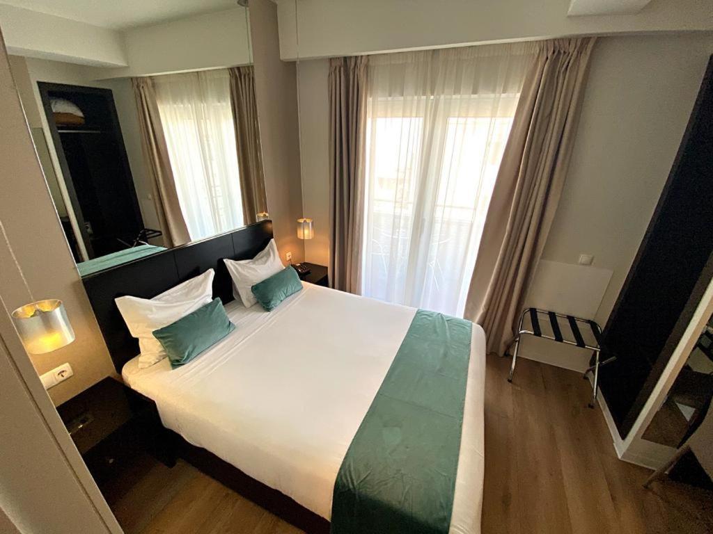 Hotel By 3*